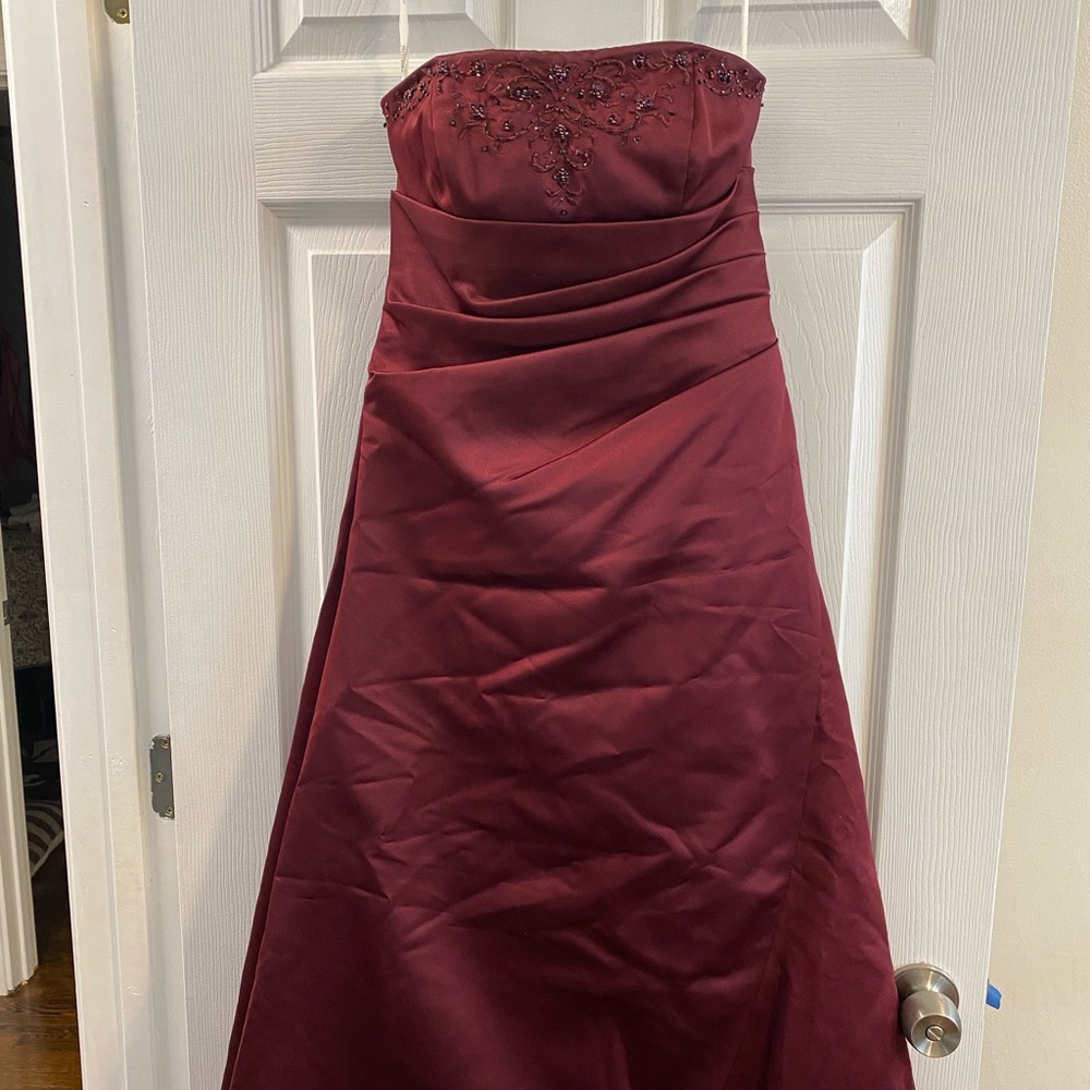 Size 2 David’s bridal brides maid dress. Worn once